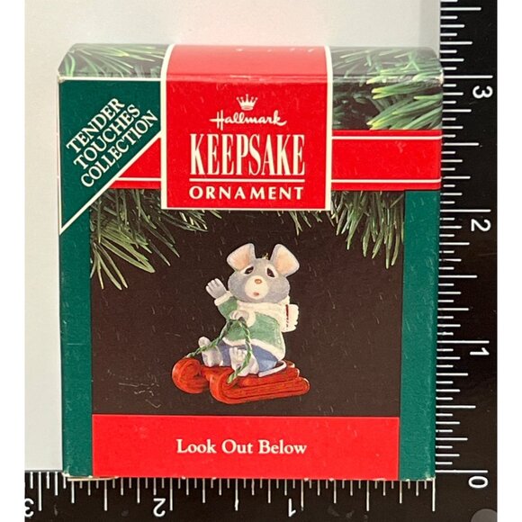 1991 HALLMARK KEEPSAKE ORNAMENT QX495-9 LOOK OUT BELOW TENDER TOUCHES MOUSE - Picture 2 of 6